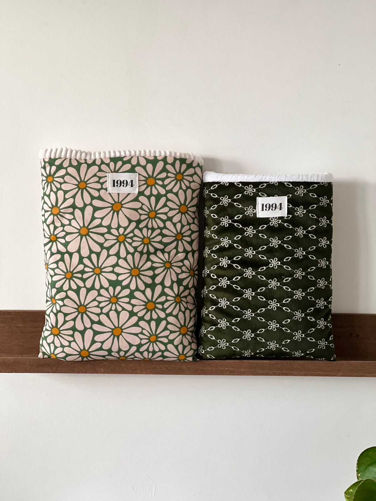 Pochettes à livres velours vert brodé